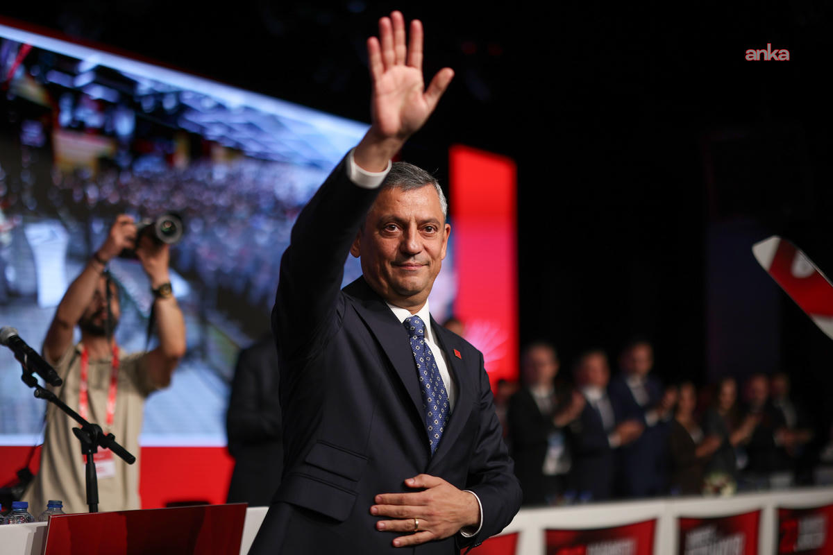 Özel 835 geçerli oyun tamamını alarak yeniden genel başkan seçildi